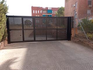 Aparcament cotxe a Fátima - Levante. Junto al colegio ajozani