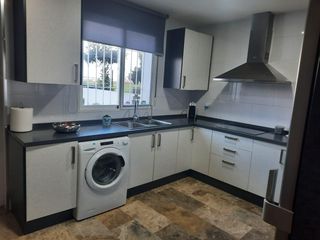 Casa a Alcolea. Casa adosada en venta en barriada del ángel alcolea  junto a fut