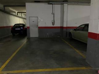 Parking coche en Santa Rosa - Valdeolleros. Plaza de garaje y trastero en venta santa rosa