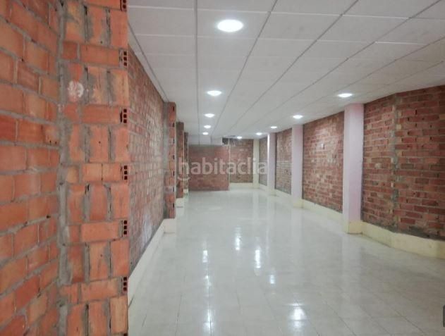 Foto 2c1a51a6-f696-4d50-980d-1a42bbca215d. Local comercial a Centro Bormujos