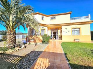 Chalet  Monton de la tierra. Exclusiva oportunidad! impresionante chalet independiente próxim