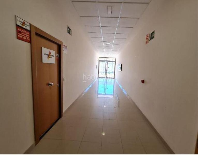 Foto d75bd4ee-40f2-4c70-ae40-bf9f6a439f30. Ufficio in Bollullos de la Mitación