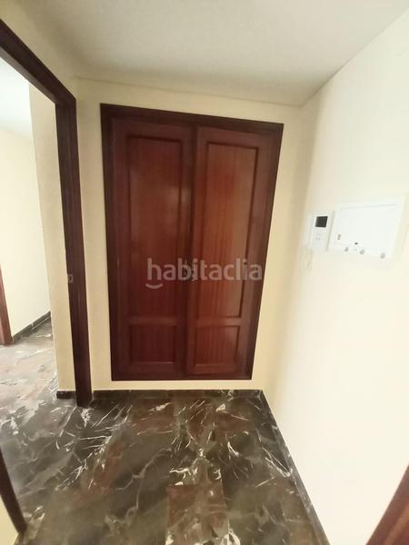 Foto b493f354-4d8a-4cc4-8d3a-1266e9fb3619. Alquiler piso magnífico piso en avenida del aeropuerto en Córdoba