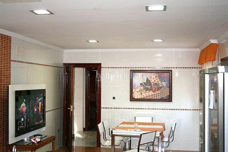 Foto 0e0ada87-b22d-4c26-9465-18a6a5ca7e80. Chalet gran chalet de lujo en colina blanca en Camas