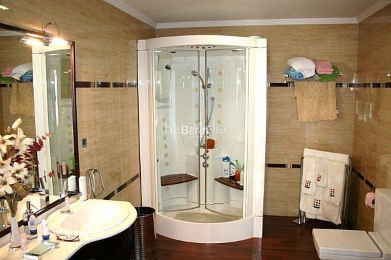 Foto 8073710c-e9c0-4523-b09a-383f63579704. Chalet gran chalet de lujo en colina blanca en Camas