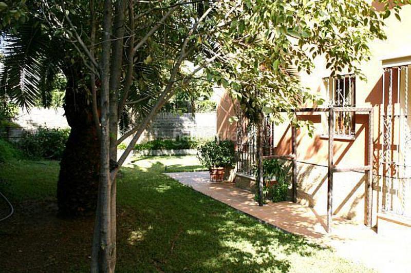 Foto ac102e0c-793a-45c0-9bb4-60e093cde9aa. Chalet gran chalet de lujo en colina blanca en Camas