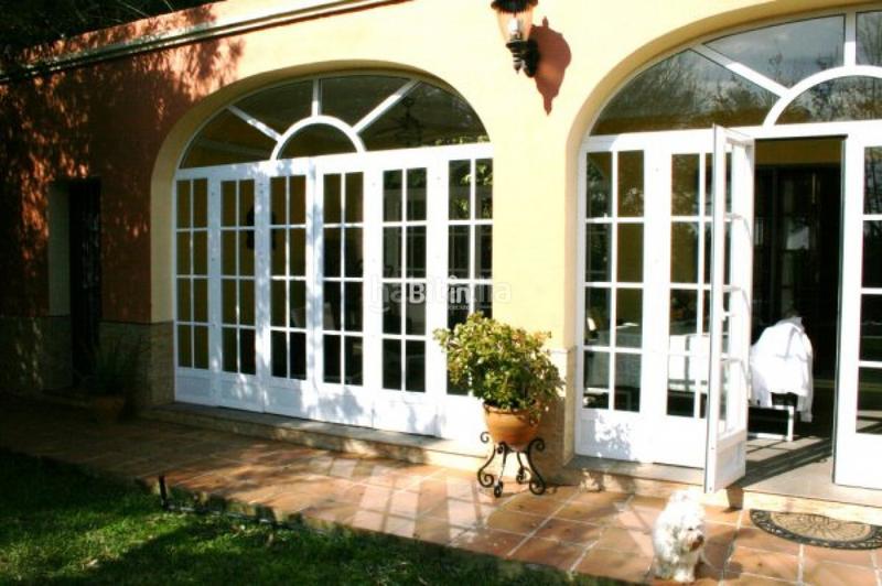 Foto d2d88cfa-7e86-4ed1-b8a2-5008116ca91e. Chalet gran chalet de lujo en colina blanca en Camas