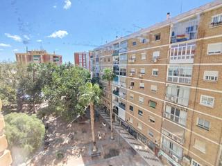 Piso en Parque Victoria Eugenia. Gran piso en venta en avenida miraflores de los ángeles