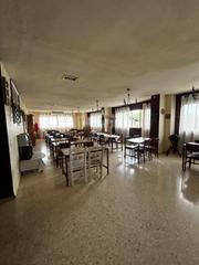 Traspàs Local Comercial a Poniente-Norte - Miralbaida - Parque Azahara. Oportunidad única de alquiler y traspaso de bar en pleno rendimi
