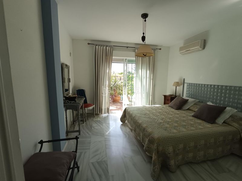 Foto 0528874f-4a85-4bc4-bd74-04efeab8b5de. Casa adossada amb aparcament piscina a Puerto Banús Marbella