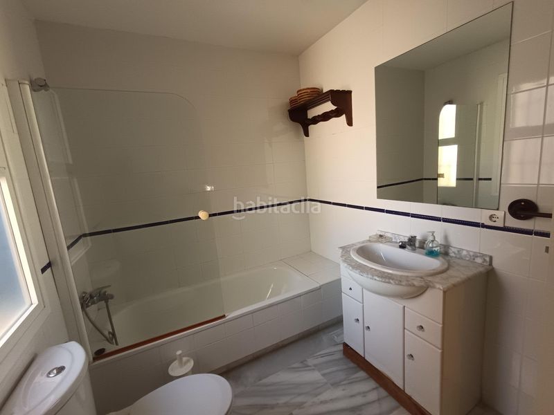 Foto 19ad4ee7-e0f5-432e-8f8e-aecfd22bfdf3. Casa adossada amb aparcament piscina a Puerto Banús Marbella