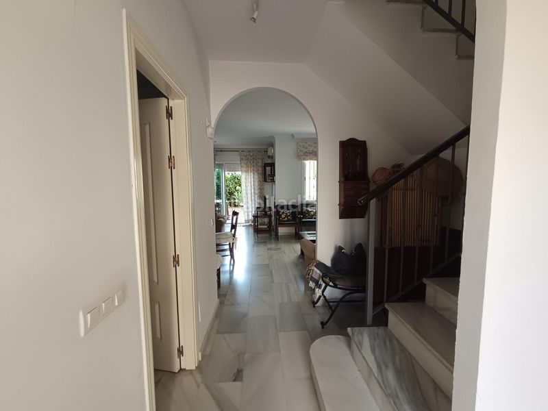 Foto 1a9b5e04-9c32-4ca1-a41c-dbd749f7619f. Casa adossada amb aparcament piscina a Puerto Banús Marbella