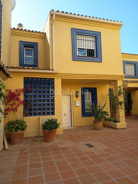 Foto 1fbee3ba-3f56-4eb6-b0d2-6c9a13805834. Casa adossada amb aparcament piscina a Puerto Banús Marbella