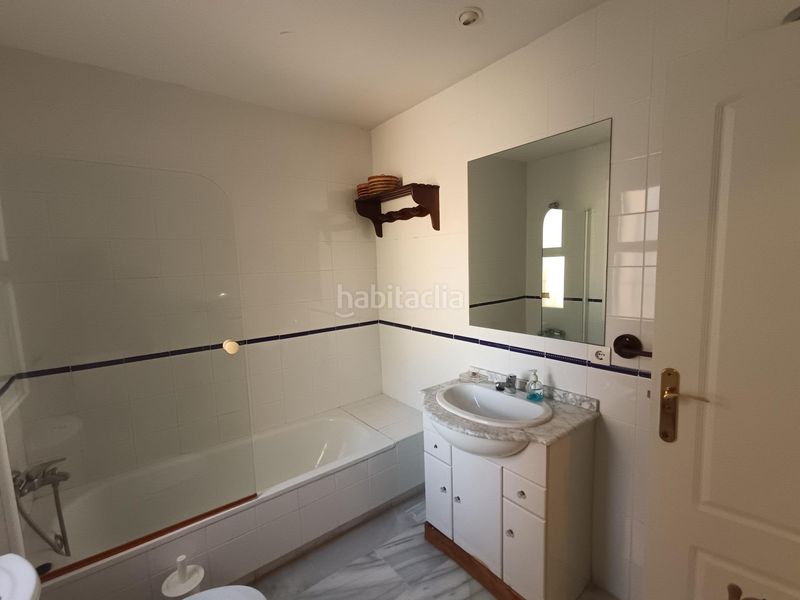 Foto 35370539-2693-4b98-95e4-2ee29574f08c. Casa adossada amb aparcament piscina a Puerto Banús Marbella