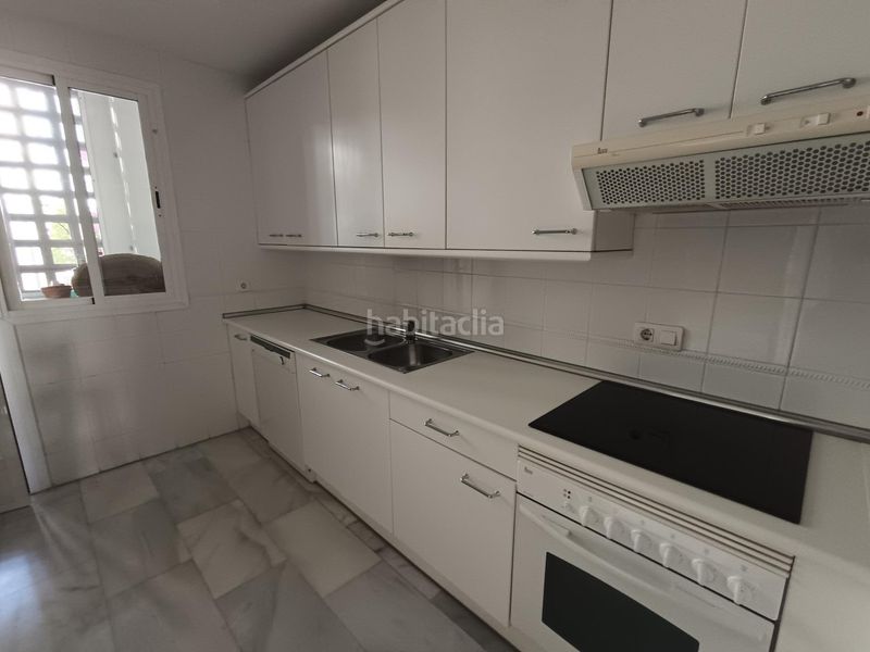 Foto 410d5b3d-0c64-4329-b646-bfb4969e734a. Casa adossada amb aparcament piscina a Puerto Banús Marbella