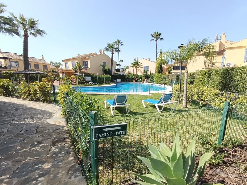Foto 681b9519-6405-429a-8344-921e9429bcec. Casa adossada amb aparcament piscina a Puerto Banús Marbella