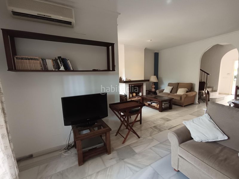 Foto b5d94ae3-b561-48e2-8e1b-4e91a4a92abe. Casa adossada amb aparcament piscina a Puerto Banús Marbella