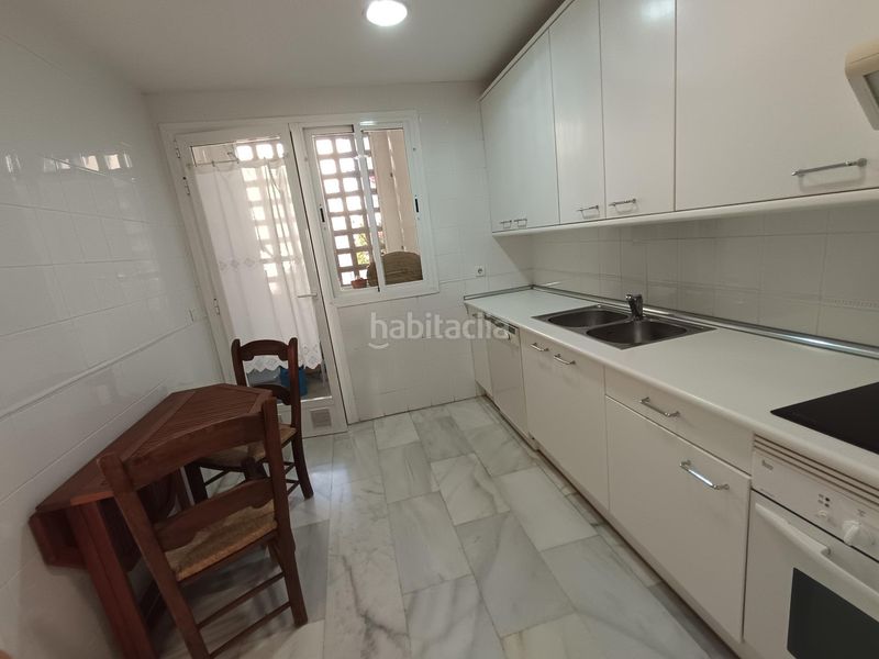 Foto c02690ff-cf6e-4e6b-a702-c5170a014b40. Casa adossada amb aparcament piscina a Puerto Banús Marbella