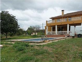 Xalet a Carmona. Chalet con parcela en carmona