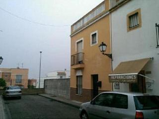Casa adossada a Gerena. Casa en gerena