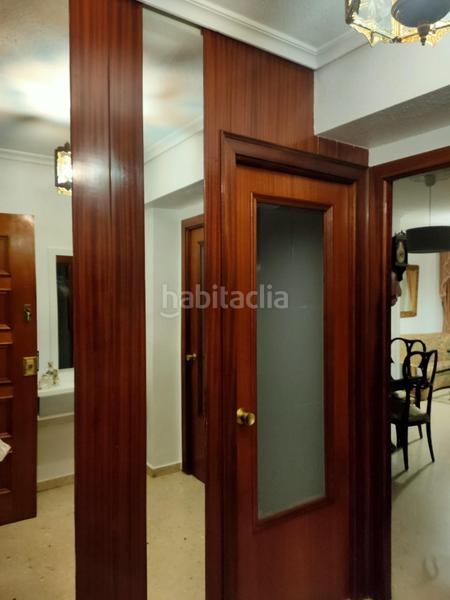 Foto 6e6d9d9b-98ec-4ae2-9980-e8f9b24c72d9. Alquiler piso se alquila amplio piso cerca del zoco! en Córdoba