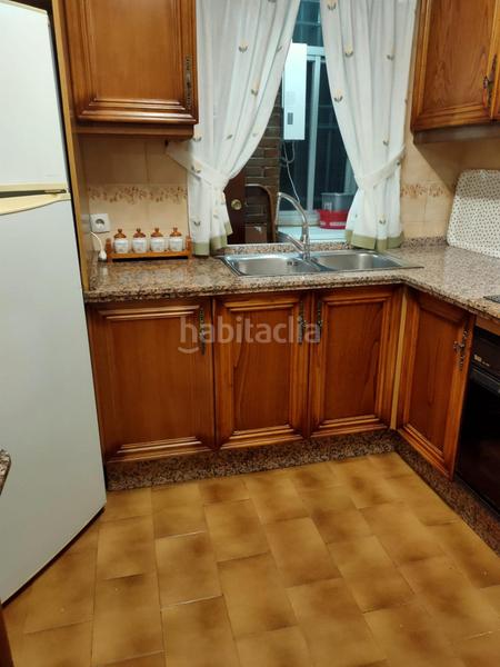 Foto c18403f1-be7a-4ddd-9f5d-be66975392e9. Alquiler piso se alquila amplio piso cerca del zoco! en Córdoba