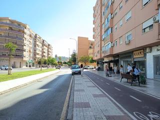 Appartement à La Trinidad. Amplio y luminoso piso en av arroyo de los ángeles, málaga