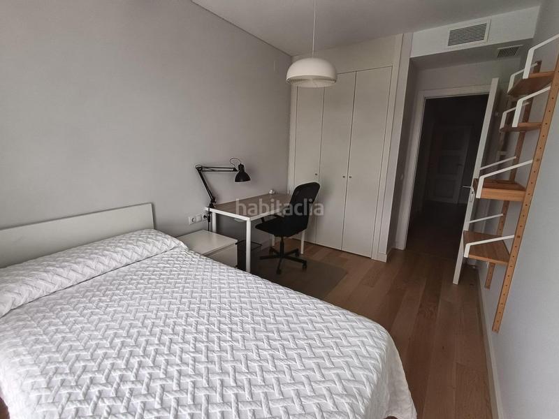 Foto f32850e9-c1f4-4519-8724-5175e1c0a150. Location appartement avec parking piscine dans Paseo Marítimo Oeste - Pacífico Málaga