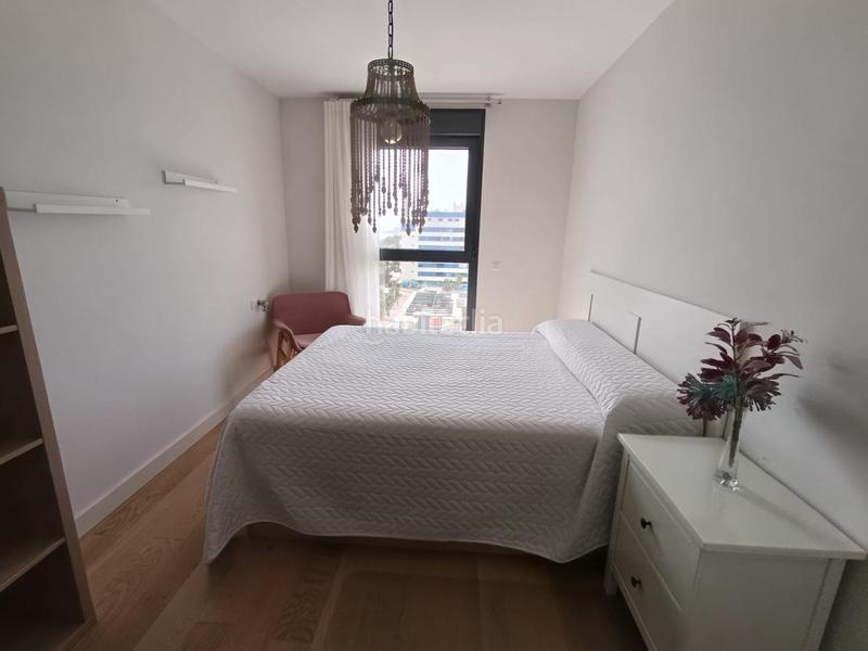 Foto f1907789-b809-4a32-8732-6e87d40c980a. Miete etagenwohnung mit parking pool in Paseo Marítimo Oeste - Pacífico Málaga