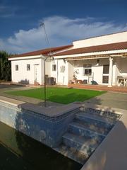 Maison à El Higuerón. Chalet  zona aeropuerto con 1500 m2 parcela