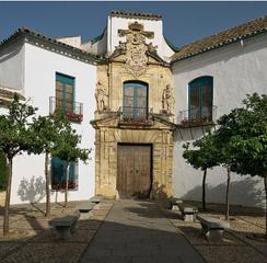 Casa adosada en Sta. Marina - San Andrés - San Pablo - San Lorenzo. Junto al palacio de viana