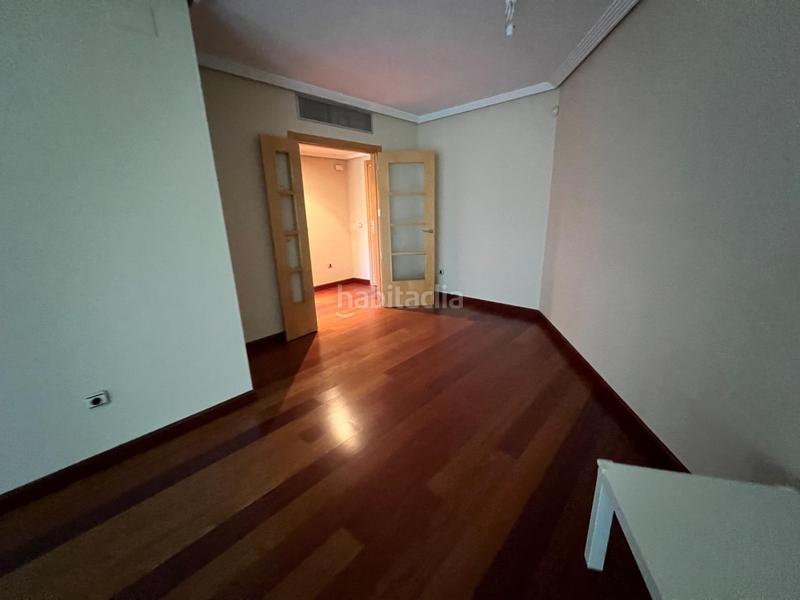 Foto 9e22193d-d640-4997-b57c-55130040f6a1. Lloguer pis amb calefacció aparcament piscina a Huerta de la Reina - Trassierra Córdoba