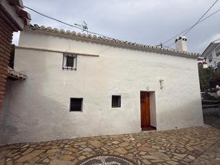 Casa a Alcaucín. Acogedora casa de pueblo en alcaucín  ideal para disfrutar del e