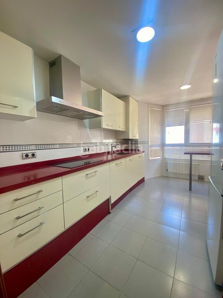 Foto 4b71acc1-8796-4bd3-8755-e154905a11c3. Àtic amb aparcament a Huerta de la Reina - Trassierra Córdoba