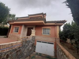Miete Chalet in El Brillante -El Naranjo - El Tablero. Chalet independiente en alquiler en el tablero !!!
