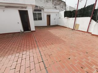 Casa a Huerta de la Reina - Trassierra. Gran oportunidad de inversión y vivienda!!!  casa con local come