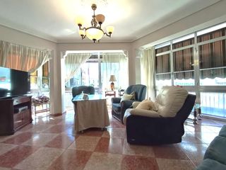 Pis a Viñuela - Rescatado. Gran vivienda con 5 dormitorios junto avenida barcelona!!