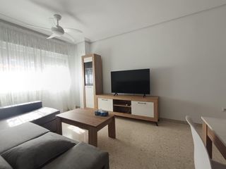 Lloguer Pis a Viñuela - Rescatado. Alquiler de piso en zona el cairo  amplio, exterior y con cocher