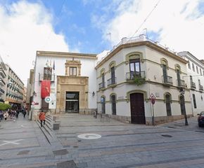 Rent Flat in Centro. Piso junto a la plaza de las tendillas