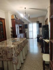 Etagenwohnung in Sta. Marina - San Andrés - San Pablo - San Lorenzo. Se vende estupendo piso junto a avenida barcelona, ideal para en