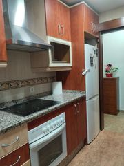 Etagenwohnung in Sta. Marina - San Andrés - San Pablo - San Lorenzo. Se vende estupendo piso junto a avenida barcelona, ideal para en