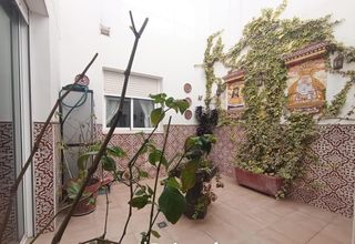 House in Campo de la Verdad - Miraflores. Casa en campo de la verdad  parte media