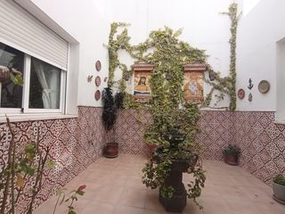 House in Campo de la Verdad - Miraflores. Casa en campo de la verdad zona baja en córdoba  construcción 20