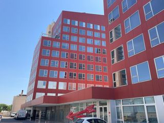 Rent Office space in Avenida de teniente montesinos 6. Gran oficina en inti edificio z