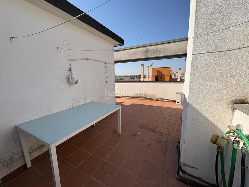 Foto 2ed3552d-d269-4a78-a824-2b0f75808fe2. Pis amb calefacció aparcament piscina a Santa Rosa - Valdeolleros Córdoba