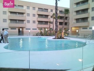 Rent Flat  Avenida sta. maría de trassierra. Fabuloso piso en urbanización con piscina