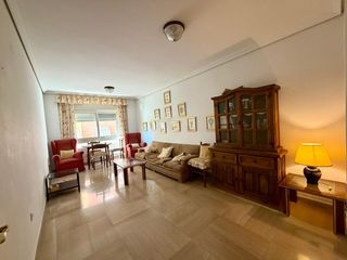 Location Appartement à Ciudad Jardín - Zoco. Piso amueblado en la plaza del zoco
