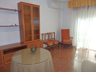 Rent Flat in Ciudad Jardín - Zoco. Vivienda junto a los jardines de los patos