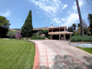 Chalet in El Brillante -El Naranjo - El Tablero. Exclusivo chalet independiente en patriarca alto !