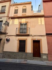 Casa en Centro. Casa en exclusiva junto al ayuntamiento